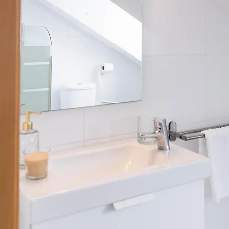 Surfhouse אכסניה *