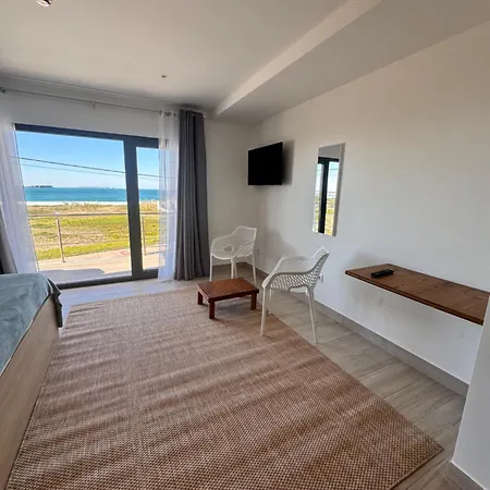 Surfhouse אכסניה